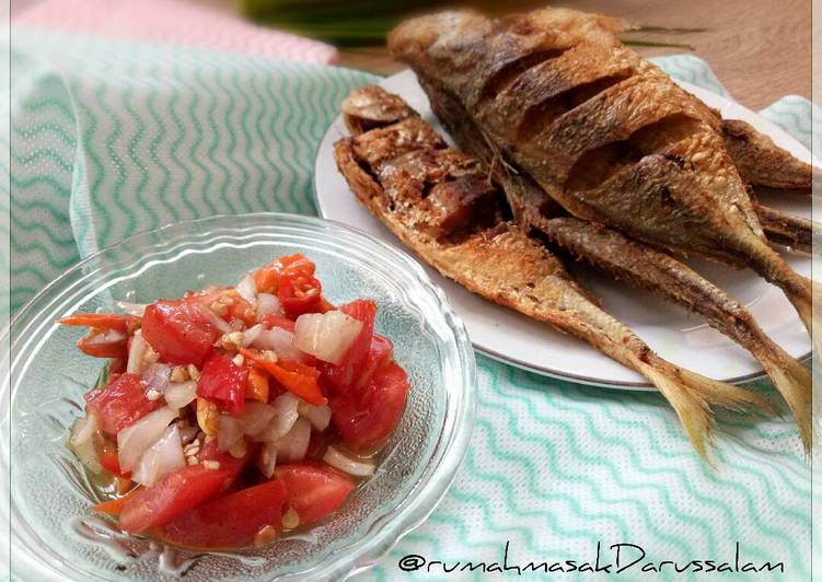 gambar untuk cara membuat Ikan Goreng dan Sambal Dabu-dabu