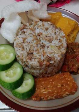 Nasi tutug oncom