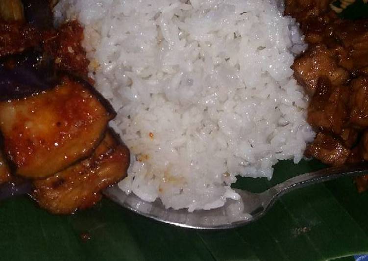 gambar untuk resep makanan Nasi uduk komplit