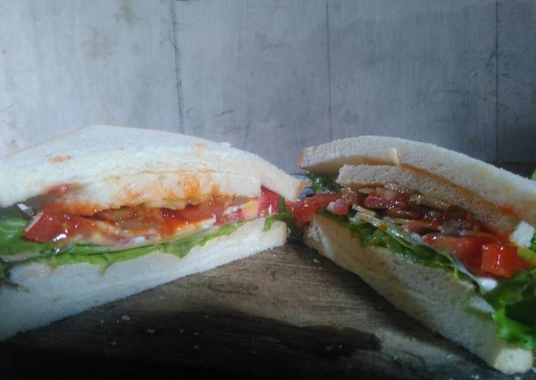Resep Sandwich Roti Tawar Isi Sosis. #BikinRamadanBerkesan oleh Izty