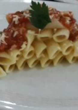 Penne with meat sauce