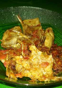 Ikan asin goreng sambal