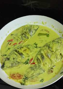 Ikan mujaer bumbu kuning