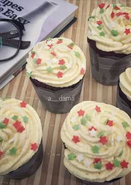 Red Velvet Cupcakes dg Cream Cheese Frosting