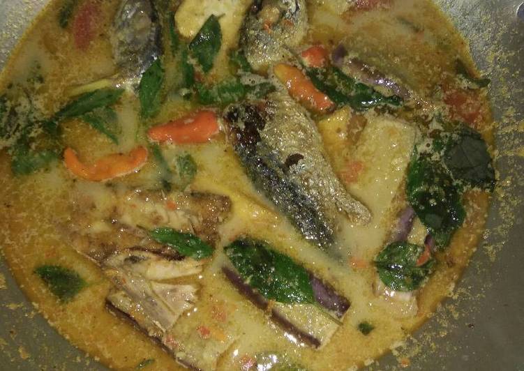 gambar untuk resep Mangut ikan asap kemangi