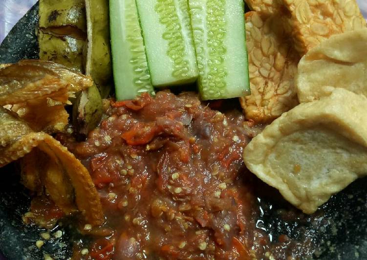 cara membuat Sambal terasi beserta lauk ??