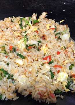 Nasi goreng daun kemangi sedap