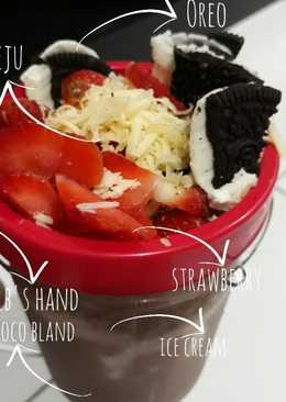 Chocholate blanded with strawberry oreo chesee ice cream