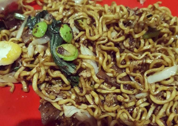 gambar untuk resep Mie goreng pedas bakso pete /mie goreng tek tek homemade