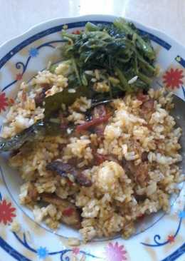 Nasi goreng tongkol suwir kecap