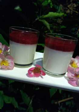 Lychee Vanilla Panna Cotta dgn Strawberry Compote