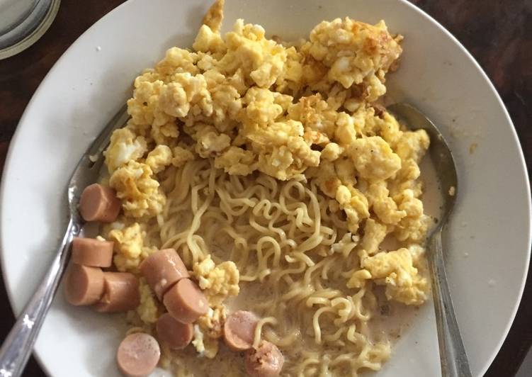 gambar untuk cara membuat Mie kuah susu with scrambe egg + sosis