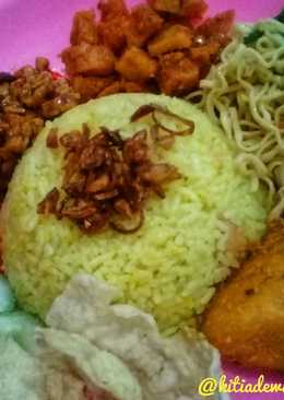 Nasi kuning lengkap