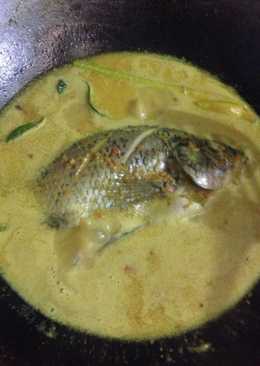 Ikan nila santen kuning gurih rempah