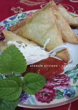 Pangsit tahu cocol saus