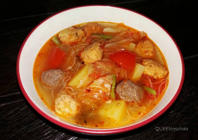 resep lengkap untuk Tom Yam Baso Ikan Bola-bola Tahu