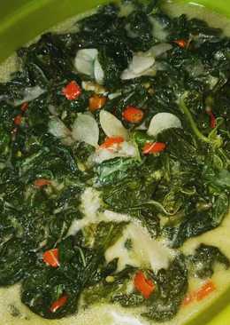 Pucuk gumbili besantan (daun singkong masak santan)