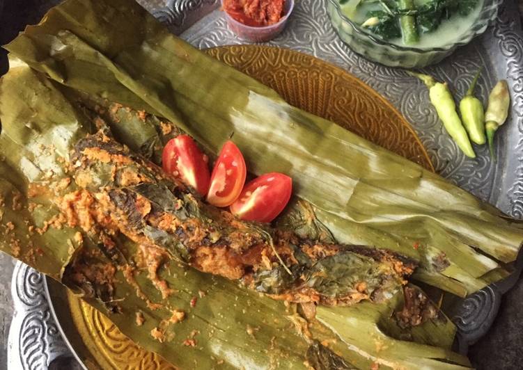 bahan dan cara membuat Brengkes / Pepes Ikan Lele (#pr_AsianFood)