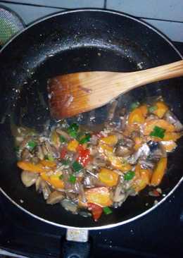 Tumis jamur kancing dan wortel