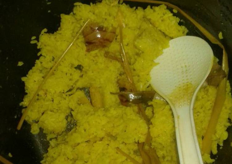 resep masakan Nasi kuning mejikom