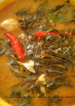 Gulai daun ubi telur ceplok
