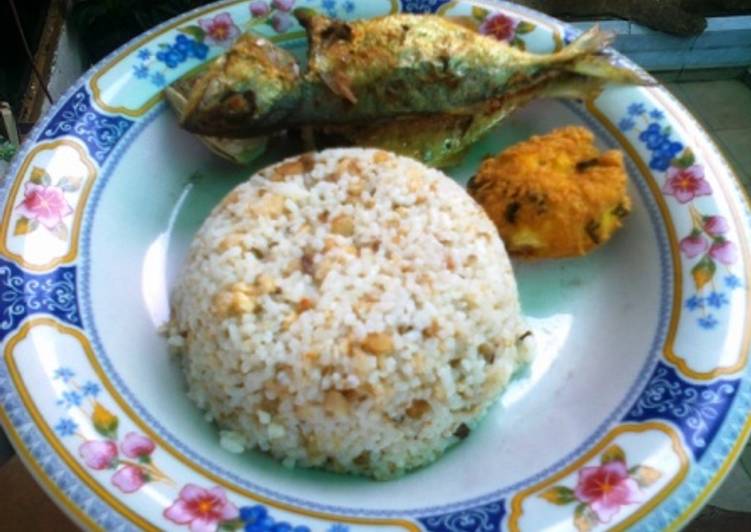 resep lengkap untuk Nasi Tutug Oncom