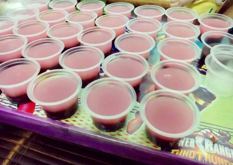 gambar untuk cara membuat Puding Coklat Strawberry