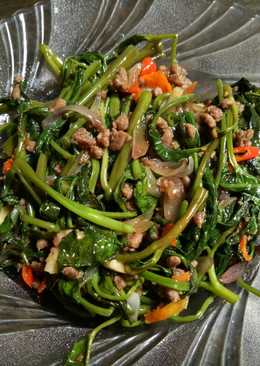 Kangkung oseng topping daging giling simple