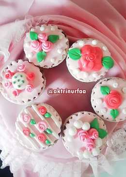 Cupcake with fondant