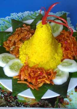 Tumpeng nasi kuning mini
