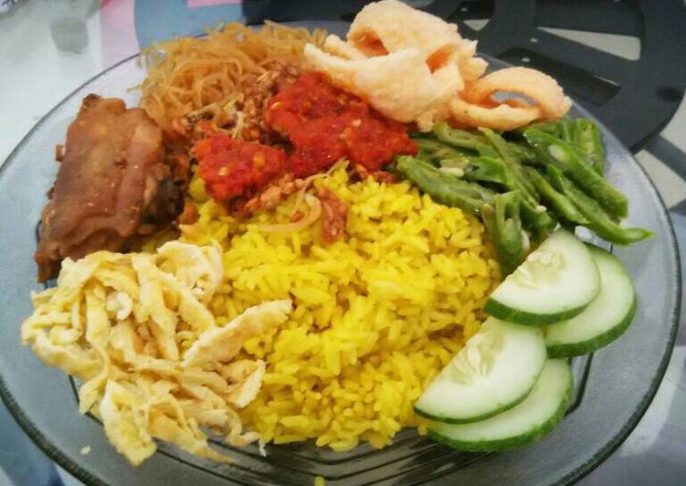 gambar untuk resep makanan Nasi kuning ricecooker
