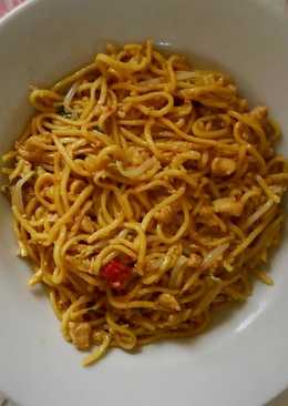 Mie goreng ayam enak dan lembab