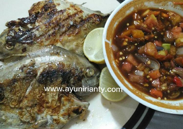 resep masakan Ikan bawal bakar, sambal dabu dabu, mudah dan lezat