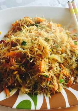 Bihun goreng campur wortel