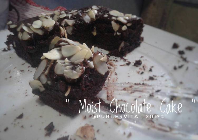 bahan dan cara membuat Moist Chocolate Cake