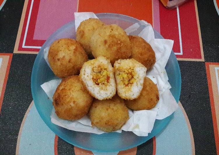  Resep  Bola nasi  isi orak  arik  telur  pedas oleh andewi 