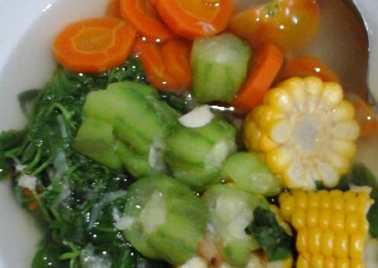 gambar untuk resep makanan Sayur bening bayam oyong wortel jagung