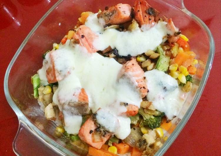 bahan dan cara membuat Steam Rice with Salmon, Mozarella and Mic Veggie