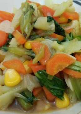 Tumis bunga kol, wortel, sawi, dan jagung