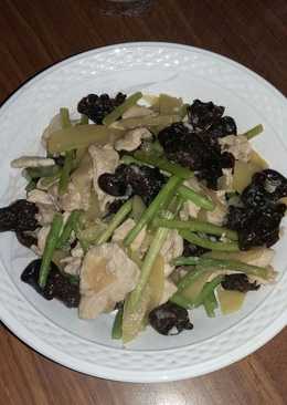 Sayur asparagus campur ayam