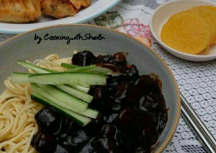 gambar untuk resep Jjajangmyun (Korean Black Bean Noodles)