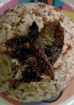 Nasi tutug oncom
