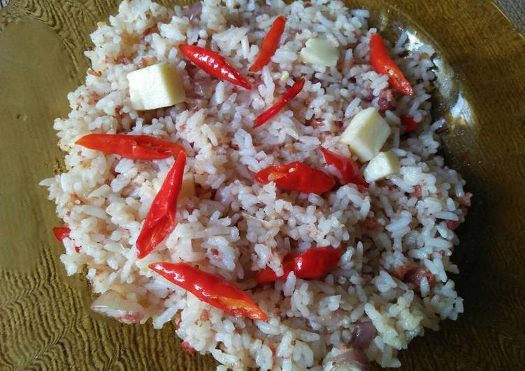 bahan dan cara membuat Nasi Goreng Kornet Keju