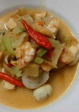 Sayur lodeh labu siam kombi udang,telur puyuh,kulit sapi (cecek)