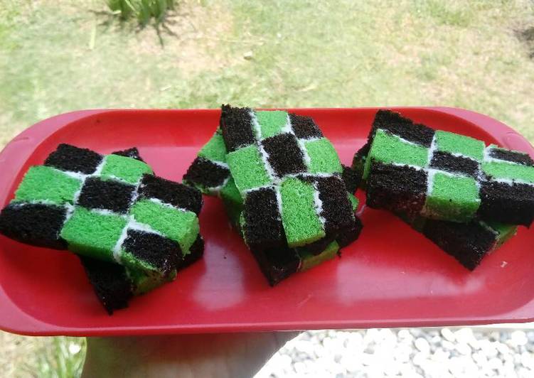 gambar untuk resep makanan Brownis kukus kotak pandan coklat