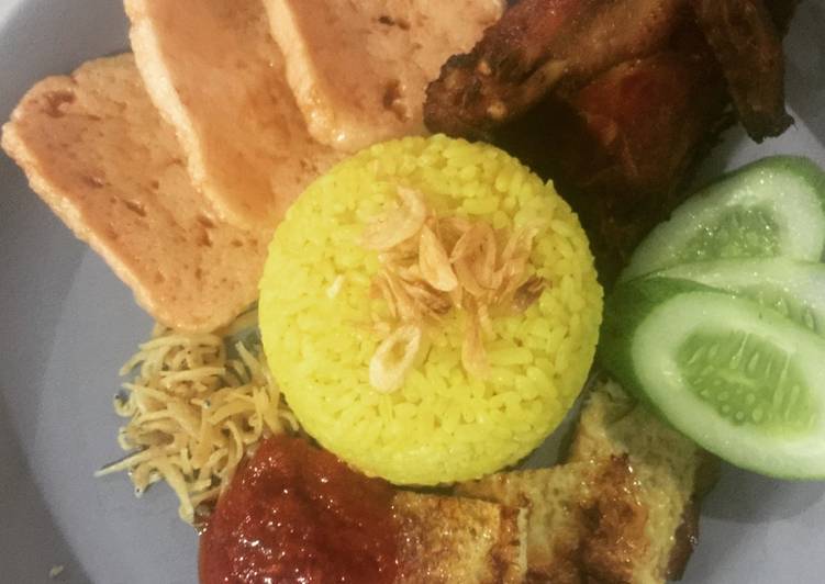 cara membuat Nasi kuning meriah