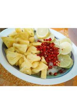 Asinan buah rambutan nanas