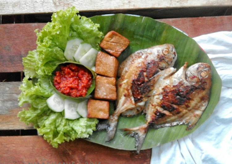  Resep Ikan bawal bakar bumbu kecap PostingRame2 Ikan 