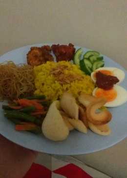 Nasi kuning komplit