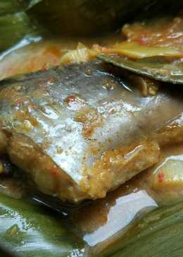 Pepes atau brengkes tempoyak patin